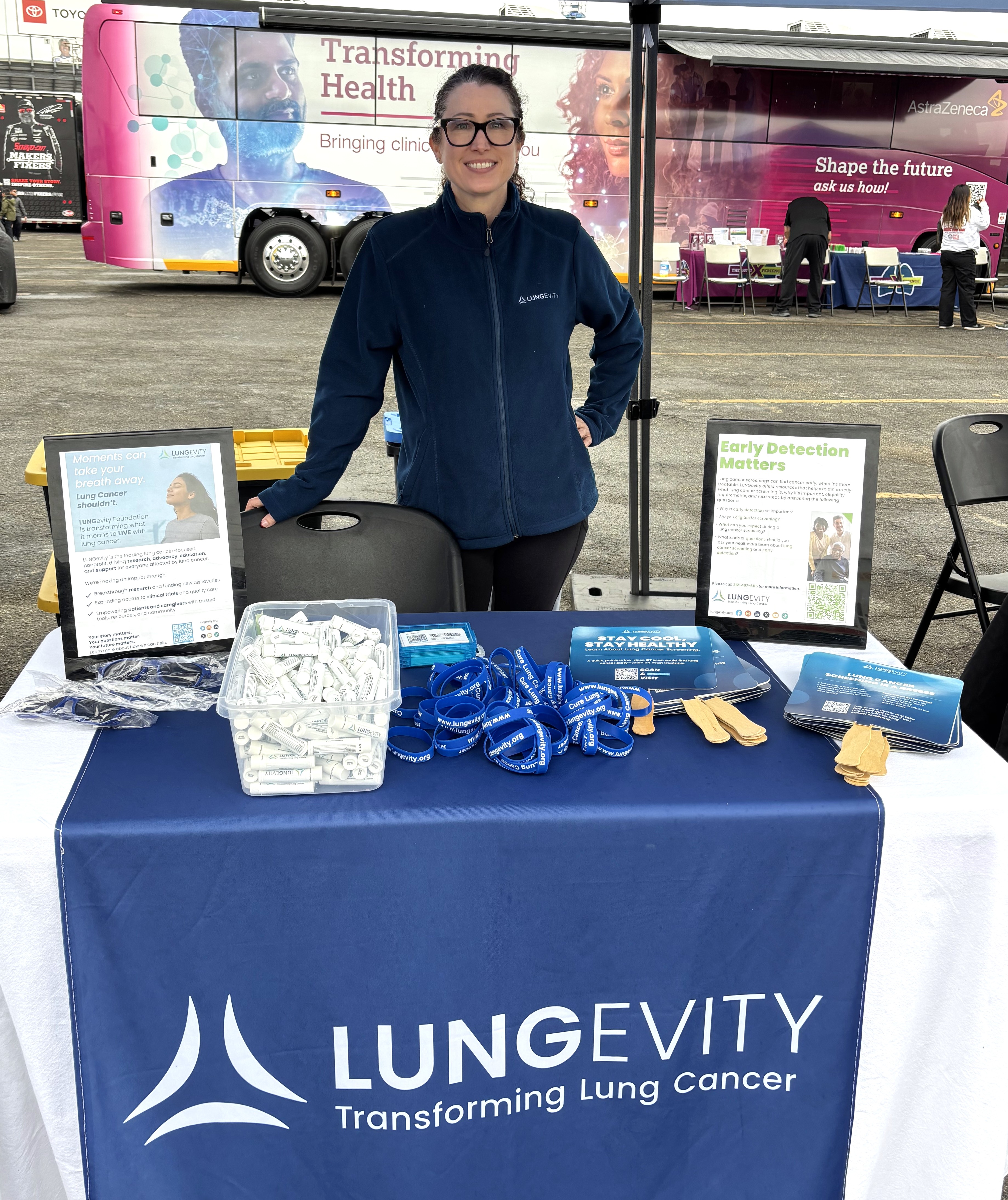 volunteer smiling at lungevity table